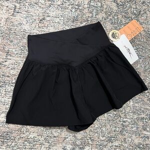 NWT Women’s Black golf/tennis Ruffle Shorts Size Medium Flowy Skort